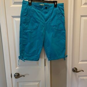 Size 14 turquoise pedal pusher/clam diggers